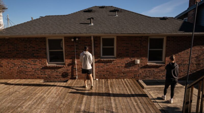 Homebuyer mortgage demand drops annually for first time in over a year